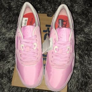 BRAND NEW Pink Reebok sneakers